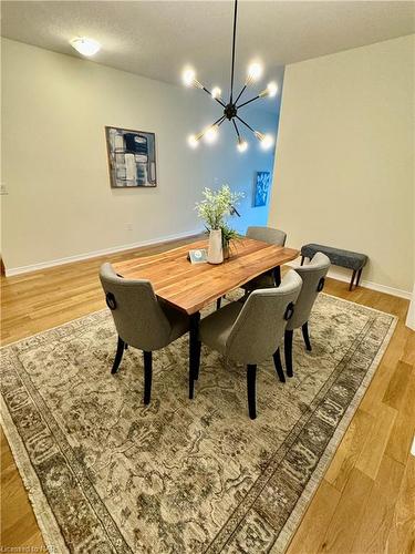 8635 Chickory Trail, Niagara Falls, ON - Indoor Photo Showing Dining Room