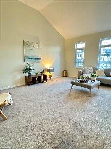 8635 Chickory Trail, Niagara Falls, ON - Indoor Photo Showing Living Room