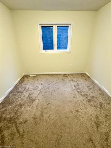 8635 Chickory Trail, Niagara Falls, ON - Indoor Photo Showing Other Room