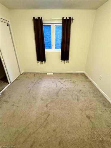8635 Chickory Trail, Niagara Falls, ON - Indoor Photo Showing Other Room