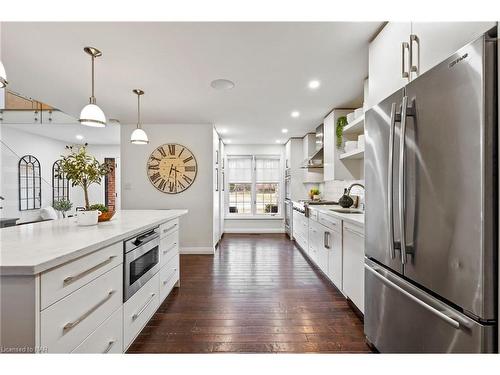 305 John Street, Niagara-On-The-Lake, ON - Indoor Photo Showing Kitchen With Upgraded Kitchen