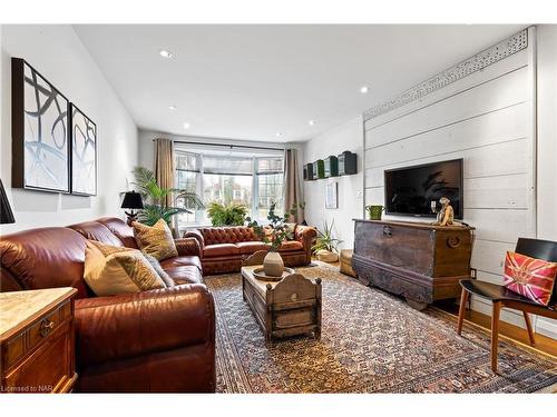 305 John Street, Niagara-On-The-Lake, ON - Indoor Photo Showing Living Room