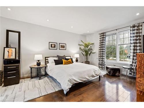 305 John Street, Niagara-On-The-Lake, ON - Indoor Photo Showing Bedroom