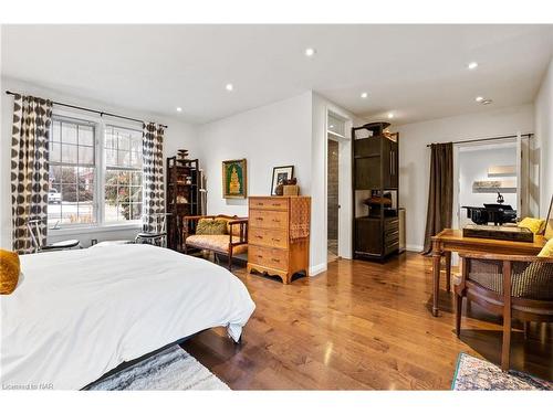 305 John Street, Niagara-On-The-Lake, ON - Indoor Photo Showing Bedroom