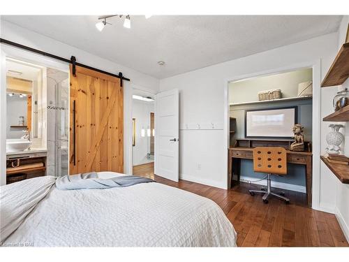 305 John Street, Niagara-On-The-Lake, ON - Indoor Photo Showing Bedroom