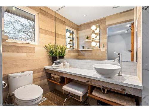 305 John Street, Niagara-On-The-Lake, ON - Indoor Photo Showing Bathroom