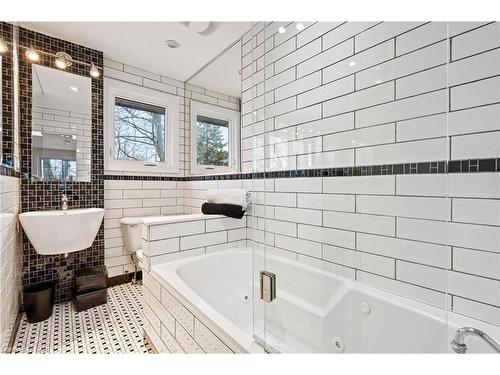 305 John Street, Niagara-On-The-Lake, ON - Indoor Photo Showing Bathroom