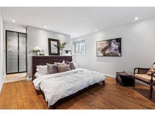 305 John Street, Niagara-On-The-Lake, ON - Indoor Photo Showing Bedroom