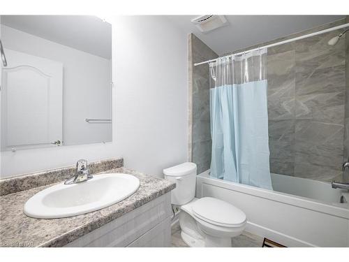 31 Autumn Avenue, Thorold, ON - Indoor Photo Showing Bathroom