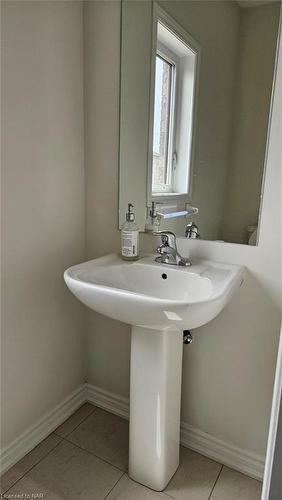 119 Palace Street, Thorold, ON - Indoor Photo Showing Bathroom