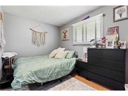 143 Keefer Road, Thorold, ON - Indoor Photo Showing Bedroom