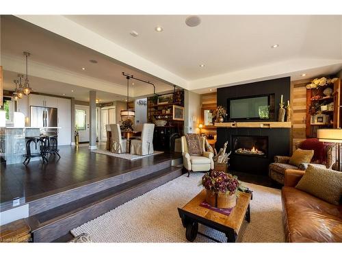 46 Firelane 6 Road, Niagara-On-The-Lake, ON - Indoor Photo Showing Living Room With Fireplace