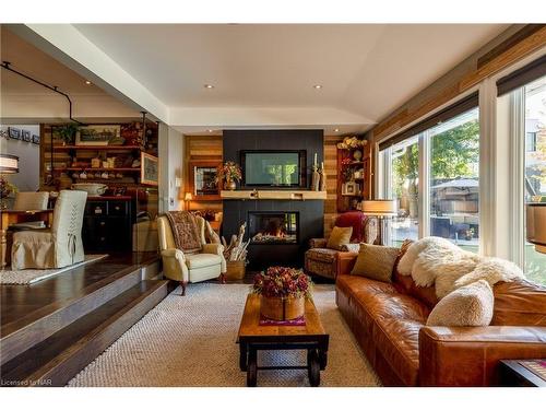 46 Firelane 6 Road, Niagara-On-The-Lake, ON - Indoor Photo Showing Living Room With Fireplace