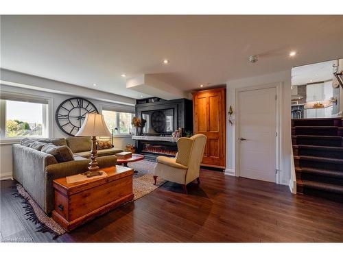 46 Firelane 6 Road, Niagara-On-The-Lake, ON - Indoor Photo Showing Living Room