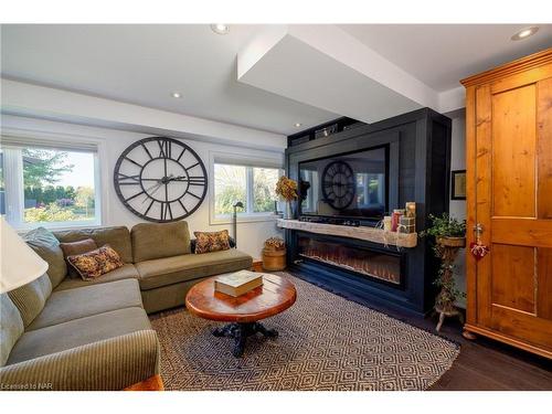 46 Firelane 6 Road, Niagara-On-The-Lake, ON - Indoor Photo Showing Living Room