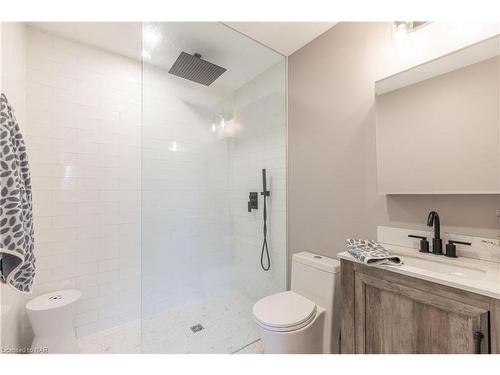 674 Lakeside Road, Fort Erie, ON - Indoor Photo Showing Bathroom