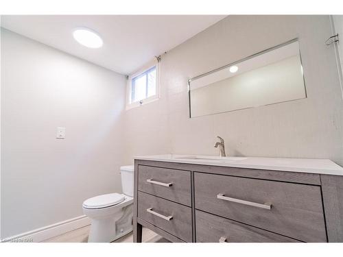 Lower-248 Bertie Street, Fort Erie, ON - Indoor Photo Showing Bathroom