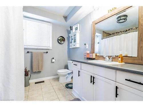 23 Moffatt Street, St. Catharines, ON - Indoor Photo Showing Bathroom