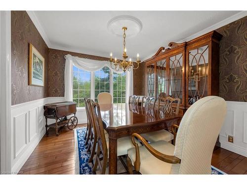 7 Leslie Place, Fonthill, ON - Indoor Photo Showing Dining Room