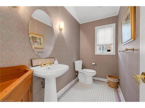 7 Leslie Place, Fonthill, ON - Indoor Photo Showing Bathroom