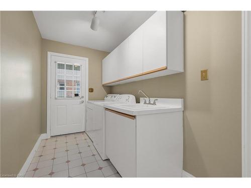 7 Leslie Place, Fonthill, ON - Indoor Photo Showing Laundry Room