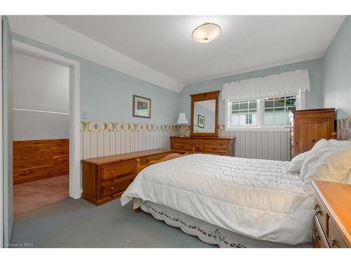 7 Leslie Place, Fonthill, ON - Indoor Photo Showing Bedroom