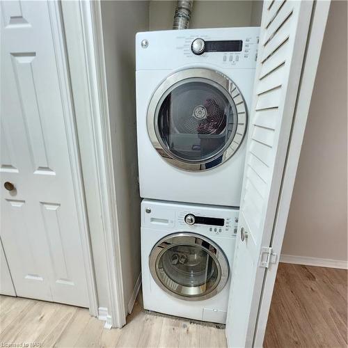 205-199 Kent Street, Ottawa, ON - Indoor Photo Showing Laundry Room