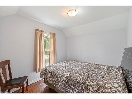 80 Robinson Street, Fort Erie, ON - Indoor Photo Showing Bedroom