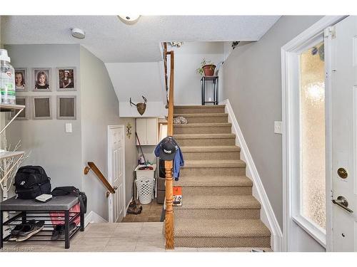 24 Tomahawk Drive, Grimsby, ON - Indoor Photo Showing Other Room