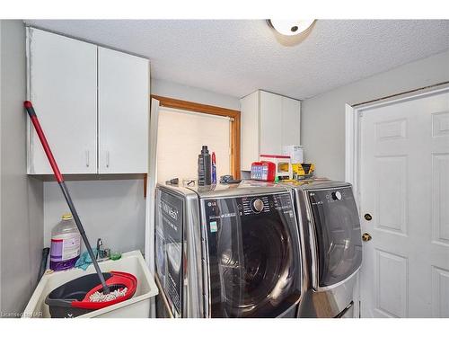 24 Tomahawk Drive, Grimsby, ON - Indoor Photo Showing Laundry Room