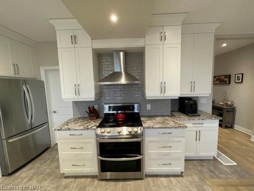 78 Mackenzie King Avenue, St. Catharines, ON - Indoor Photo Showing Kitchen With Upgraded Kitchen