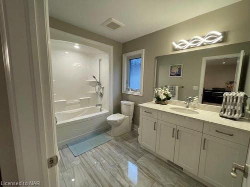 78 Mackenzie King Avenue, St. Catharines, ON - Indoor Photo Showing Bathroom