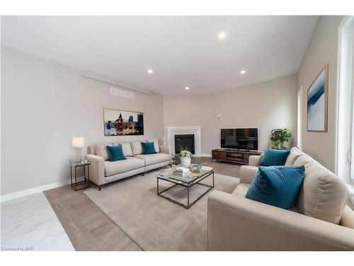 1 Alicia Crescent, Thorold, ON - Indoor Photo Showing Living Room