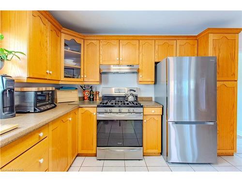 6173 Keith Street, Niagara Falls, ON - Indoor Photo Showing Kitchen