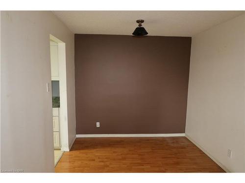 102-4692 Crysler Avenue, Niagara Falls, ON - Indoor Photo Showing Other Room