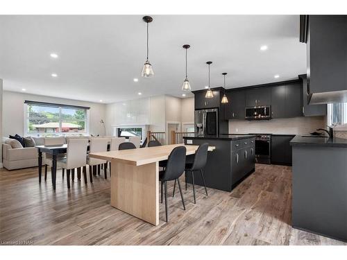190 Lakeshore Road, St. Catharines, ON - Indoor Photo Showing Kitchen With Upgraded Kitchen