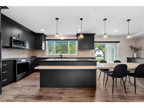 190 Lakeshore Road, St. Catharines, ON - Indoor Photo Showing Kitchen With Upgraded Kitchen