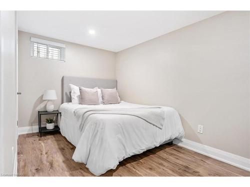 190 Lakeshore Road, St. Catharines, ON - Indoor Photo Showing Bedroom