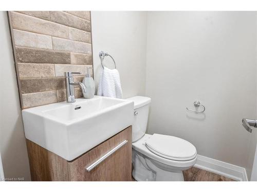 190 Lakeshore Road, St. Catharines, ON - Indoor Photo Showing Bathroom