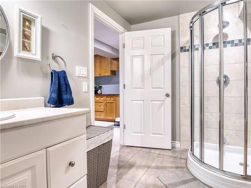 29 Fredonia Crescent, St. Catharines, ON - Indoor Photo Showing Bathroom