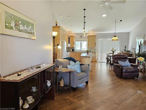 258 Alexandra Street, Port Colborne, ON - Indoor Photo Showing Living Room