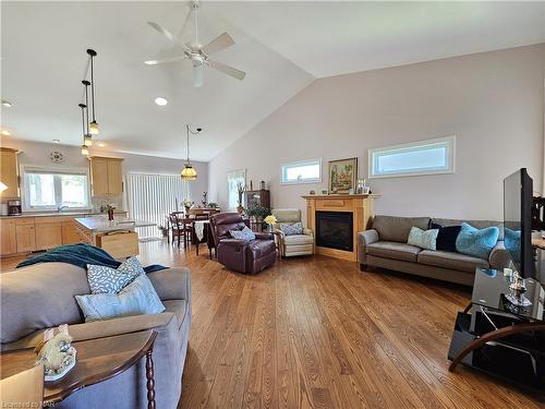 258 Alexandra Street, Port Colborne, ON - Indoor Photo Showing Living Room