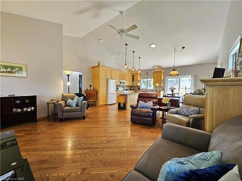 258 Alexandra Street, Port Colborne, ON - Indoor Photo Showing Living Room