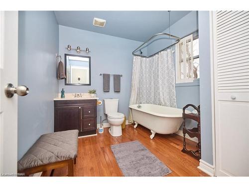 91 Elgin Street, Port Colborne, ON - Indoor Photo Showing Bathroom