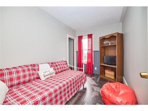 91 Elgin Street, Port Colborne, ON - Indoor Photo Showing Bedroom