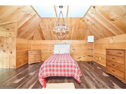 91 Elgin Street, Port Colborne, ON - Indoor Photo Showing Bedroom