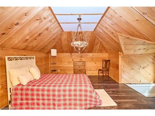 91 Elgin Street, Port Colborne, ON - Indoor Photo Showing Bedroom