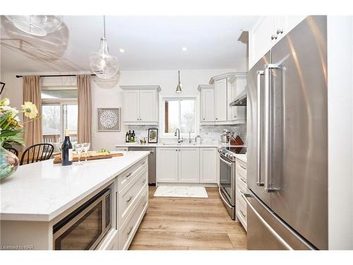 224 Alderson Court, Crystal Beach, ON - Indoor Photo Showing Kitchen With Upgraded Kitchen