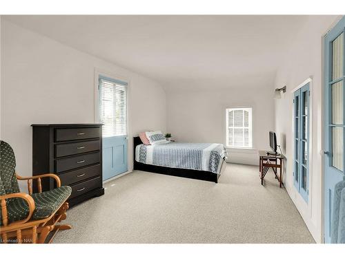 30-32 Young Street, Welland, ON - Indoor Photo Showing Bedroom