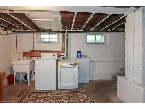 30-32 Young Street, Welland, ON - Indoor Photo Showing Laundry Room